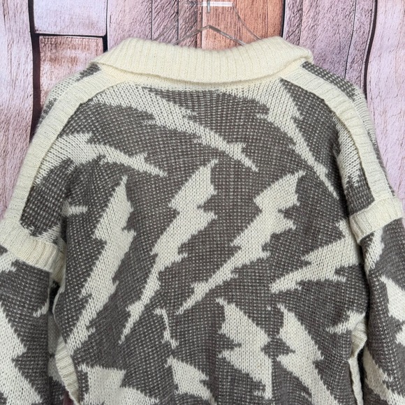 Escada Cardigan Sweater Vintage Lightning Alpine West Germany  Cabincore Size 38 - Picture 6 of 10